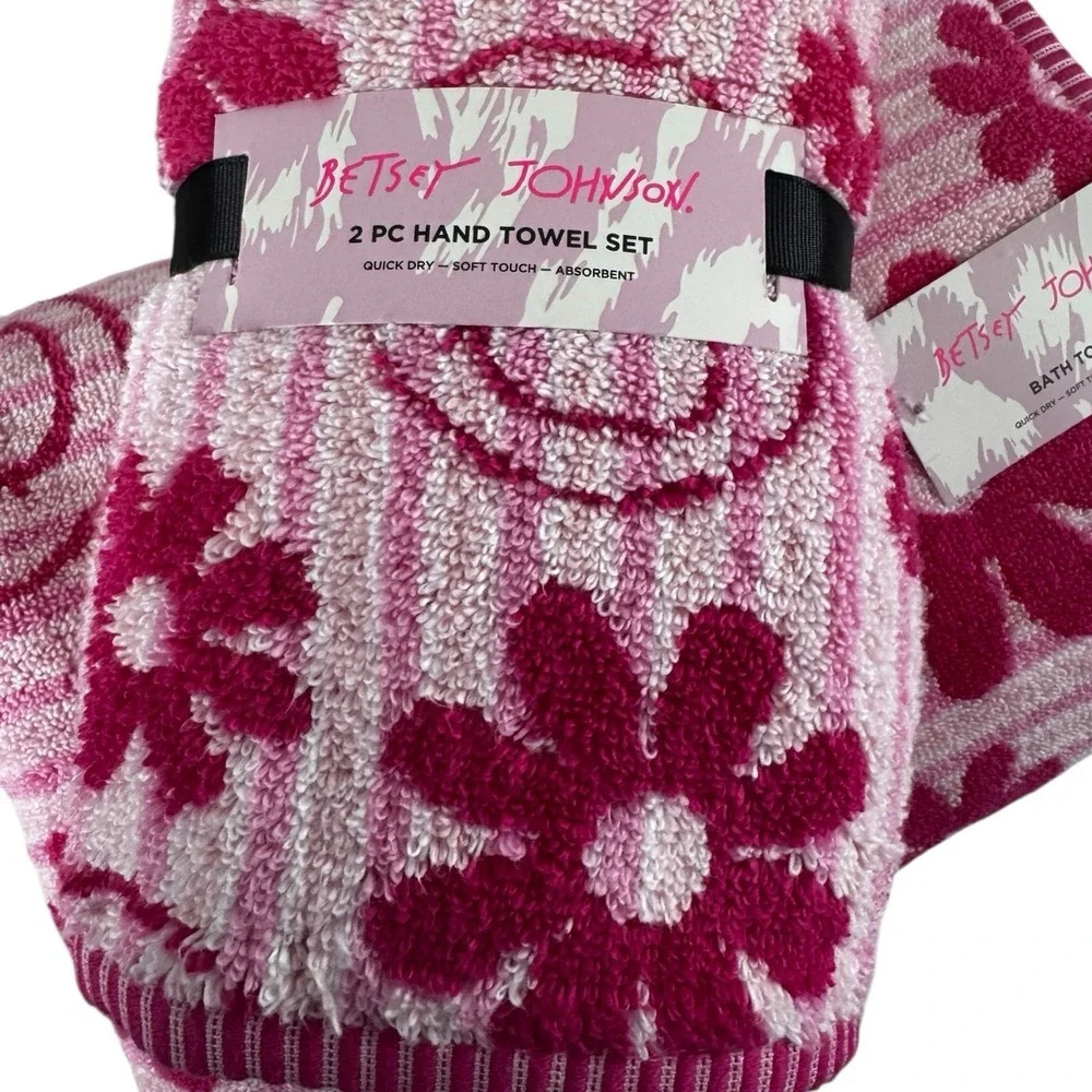 New BETSEY JOHNSON‎ Smiley Daisy Pink 2 Bath Towel And 2 Hand Towel Set